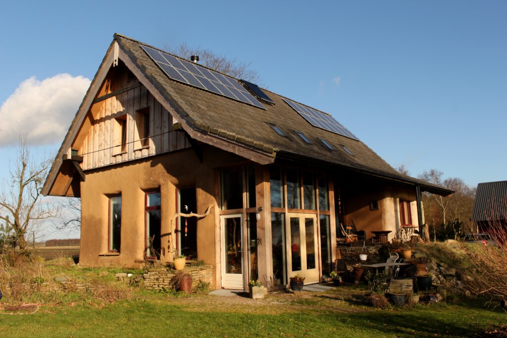 wonen in een huis van stro en leem